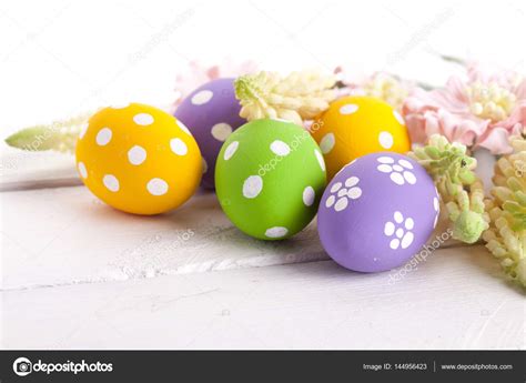 Easter Eggs With Spring Flowers — Stock Photo © Fotomaximum 144956423