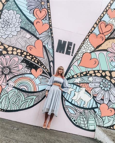 New Mural Ts Commissioned With Hints About Her New Single 🦋 Taylor