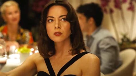 See Aubrey Plaza Suddenly Blonde And In A Two Piece