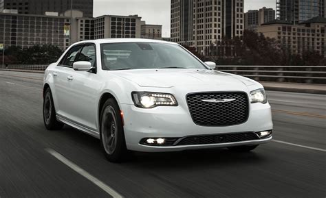 2015 Chrysler 300 V 8 First Drive Review Car And Driver