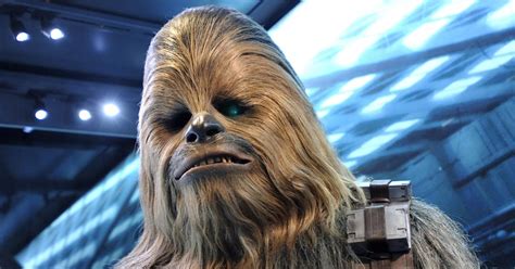 Star Wars The Force Awakens Deleted Scene Sees Chewbacca Rip An Arm Off