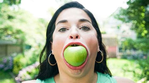 Samantha Ramsdell Wins Guinness Record For The Worlds Largest Mouth Gape Of A Female The