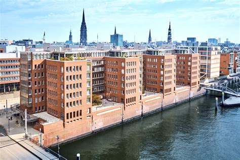 Haus in hamburg poppenbüttel günstig mieten. "Vespucci Haus" HafenCity! Büros mit Elbphilharmonie-Blick ...