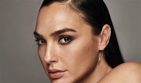 Her parents are irit, a teacher, and michael, an she served in the idf for two years, and won the miss israel title in 2004. ¡Diosa a los 19! Así conquistó Gal Gadot corona de Miss ...