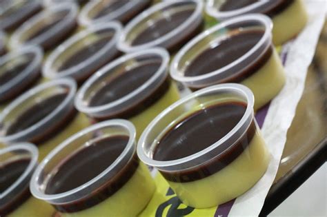 Tuang rebusan susu ke kocokan putih telur. Made in Tronoh: Agar-agar Karamel Coklat