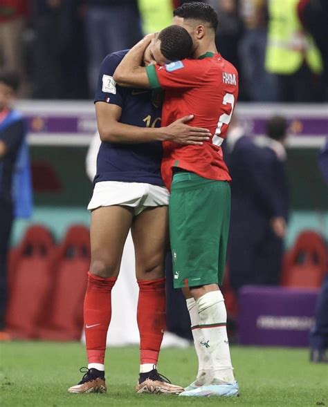 mbappe and hakimi hugging r hornyjail