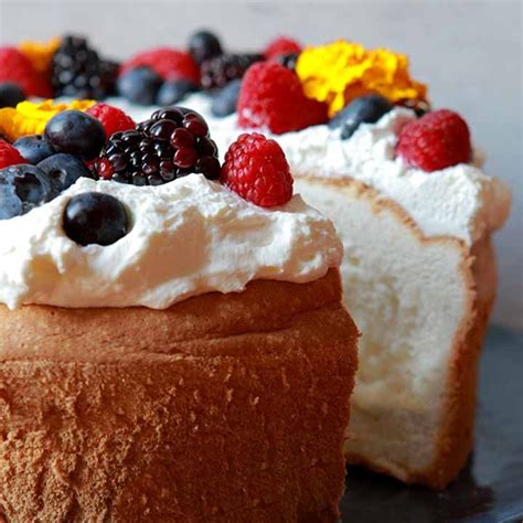 Add cream of tartar and xanthan gum and beat until stiff peaks form. Low carb angel food cake is difficult to make, but ...