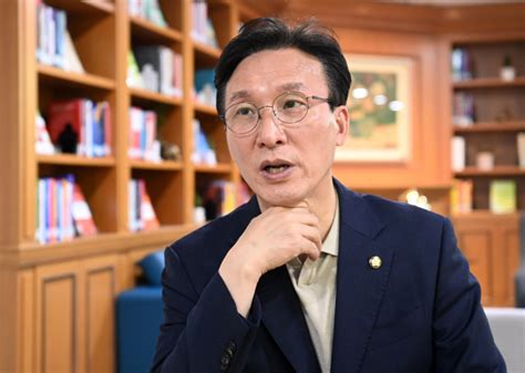 김민석 “尹정부 이재명에 예의를…근거없는 음해 안돼” 서울경제