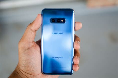 Samsung Galaxy S10e Review Yep Its A Better Value Digital Trends