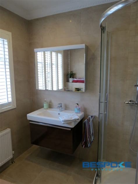 Discover our favourite ideas for a smaller ensuite! Ensuite Bathroom Design Tips for Small Rooms - Bespoke ...