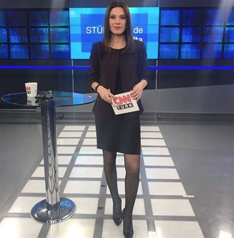 Eski cnn türk spikeri de bu eleştiriye termik santrale filtre takmanın maliyeti haberiyle ilgili bir açıklama yaparak şunları söyledi CNN Türk spikeri Büşra Sanayın son hali korkunç! Yüzü ...