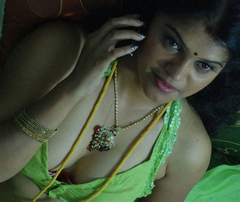 Malayalam Hot Aunties Actress Photos ~ World Actress