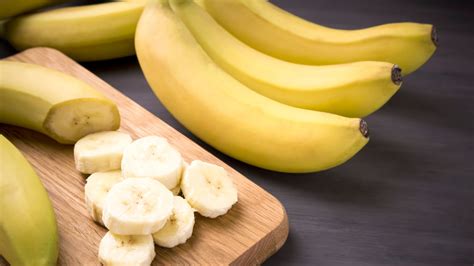 The Real Difference Between Bananas And Plantains