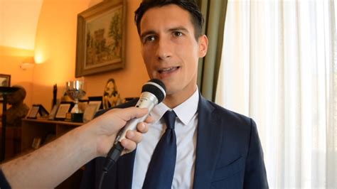 Ha iniziato ad arbitrare nel 2003, arrivando nella commissione interregionale sei anni più tardi e passando in serie d nel 2010. Giulianova, premiato dal sindaco l'arbitro di Serie A ...