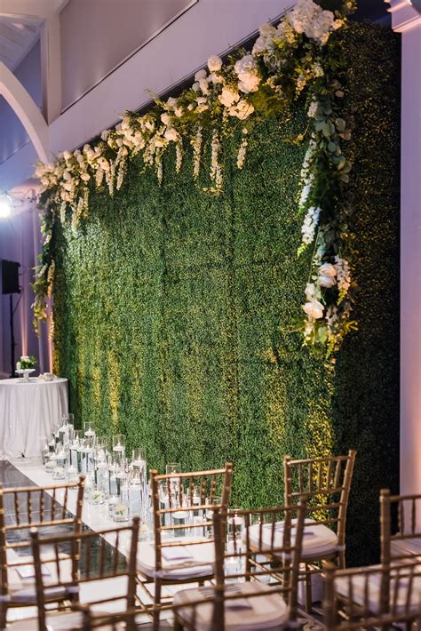Need Wedding Ideas Check Out This Boxwood Ceremony Backdrop And See