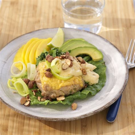 Serve with chips, grilled fish or chicken, or spoon on top of a salad! Kycklingburgare med mango chutney och avokado | Recept i ...