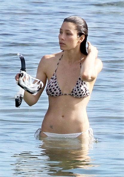 Photos Jessica Biel Flaunts Her Smokin Hot Bikini Body In Hawaii