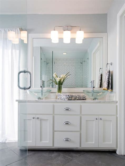 22 ways to nab 'fixer upper' style at the flea market; Top 10 Fixer Upper Bathrooms - Daily Dose of Style