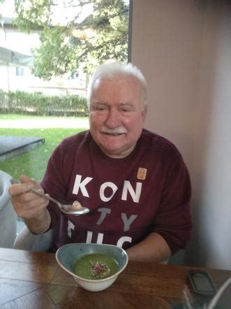 Były prezydent domaga się 20 tys. Lech Wałęsa ocenił zgodę Ziobry i Kaczyńskiego. Czapki z ...