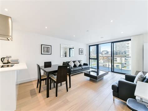 2 Bed Flat To Rent In Kensington Apartments Cityscape Aldgate E1 Zoopla