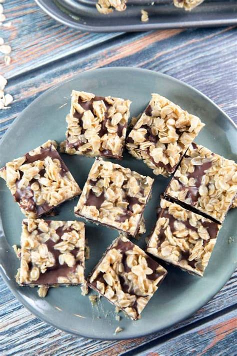 Place chocolate chips, margarine and marshmallows in large. No Bake Peanut Butter Oatmeal Bars | Recipe (With images ...
