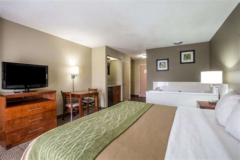 Comfort inn & suites at dollywood lane. Comfort Inn Pigeon Forge, TN - See Discounts