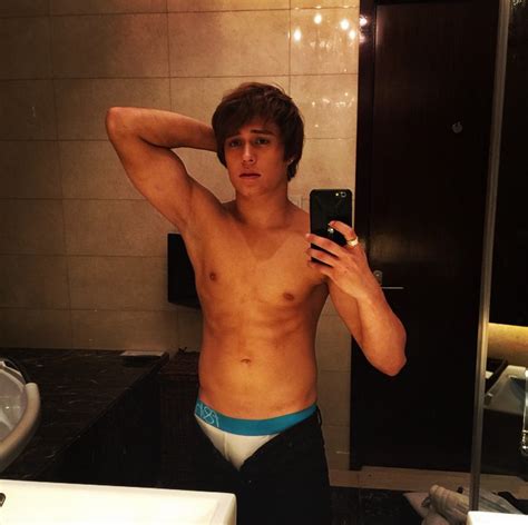 Enrique Gil Shirtless Instagram Trending