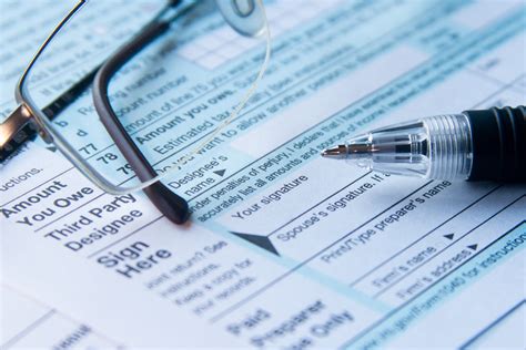 How to complete a form 1040? IRS tax form signature line free image download