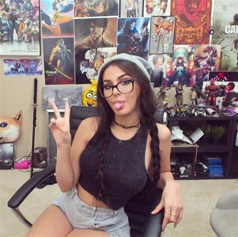 Pro Gamers Who Could Also Be Models Women Sssniperwolf Hottest Female Celebrities