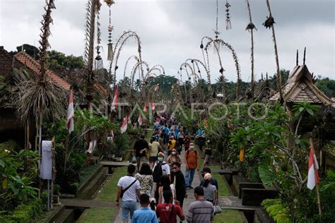 Kunjungan Wisatawan Di Desa Penglipuran Bali Antara Foto