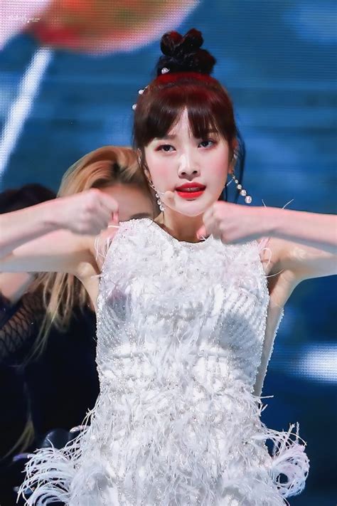 은근히 쪼일거 같은 백보지 조이. 레드벨벳 조이 미모 레전드 찍은 날 (스압)