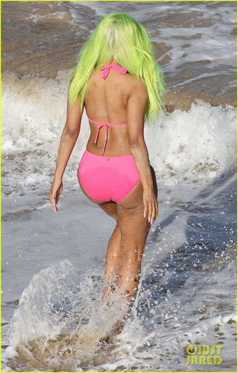 Nicki Minaj Bikini Bod For Starships Video Photo 2639224 Bikini Nicki Minaj Photos
