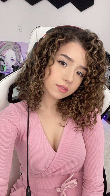 Pokimane Posts Picture With New Curly Hair Look Fans Cant Control