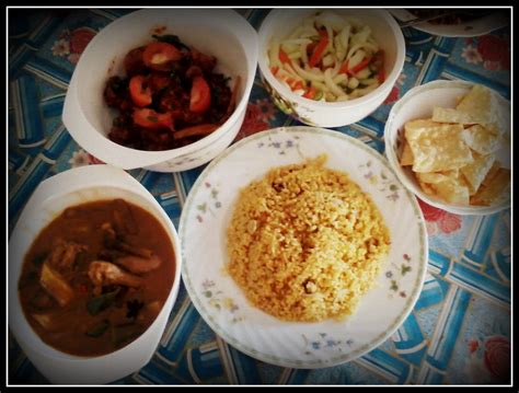 Kalau buat dekat rumah ni, kita boleh buat ikut selera tekak kita. Sweet.Sour.Bitter: Kelas Memasak #2 : Nasi Beriani Tak Gam