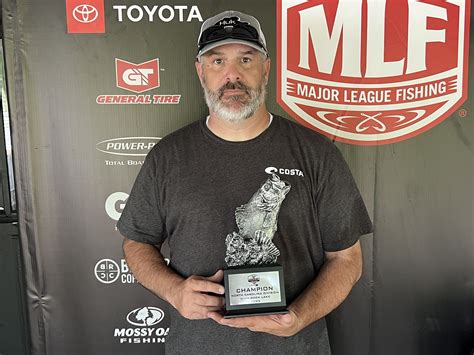 Poteat “Squeezes” Out Victory at Phoenix Bass Fishing League Event at