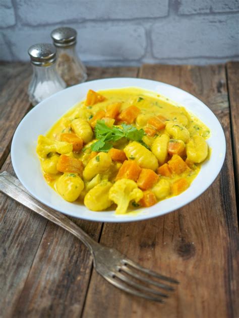 Curry de légumes aux gnocchis à poêler