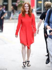 Julianne Moore Shows While Blondes Have More Fun Redheads