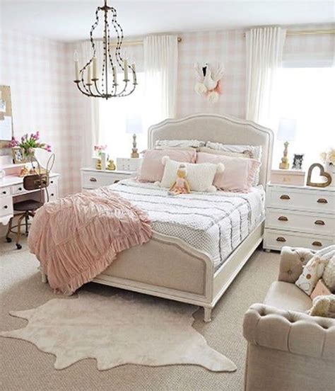 Here's another shabby chic bedroom decor idea based on the kind of bedrooms i would dream to have as a girly girls bedroom in my home one day. Pin by trend4homy on Interior Design Ideas in 2019 ...