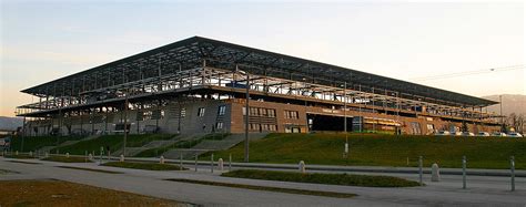 It opened on 8 march 2003 with a match between wüstenrot salzburg and fc kärnten. EM-Stadion Salzburg