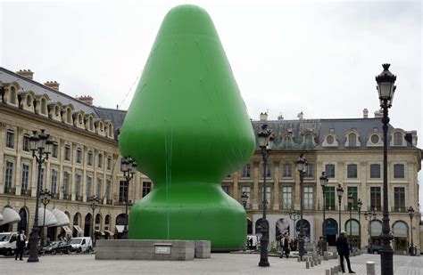 Racy Tree Sculpture By Paul Mccarthy Draws Attention In Paris La Times