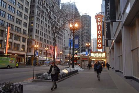 What's the famous shopping street in Chicago? 2