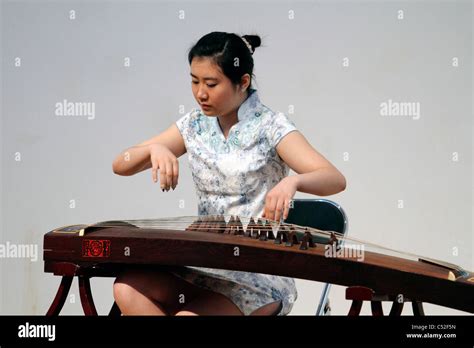 Guzheng Hi Res Stock Photography And Images Alamy