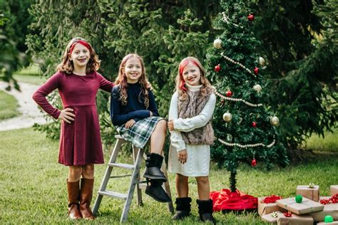 Holiday Mini Sessions 2021 With Christmas Tree Set Jennakphotos Nj