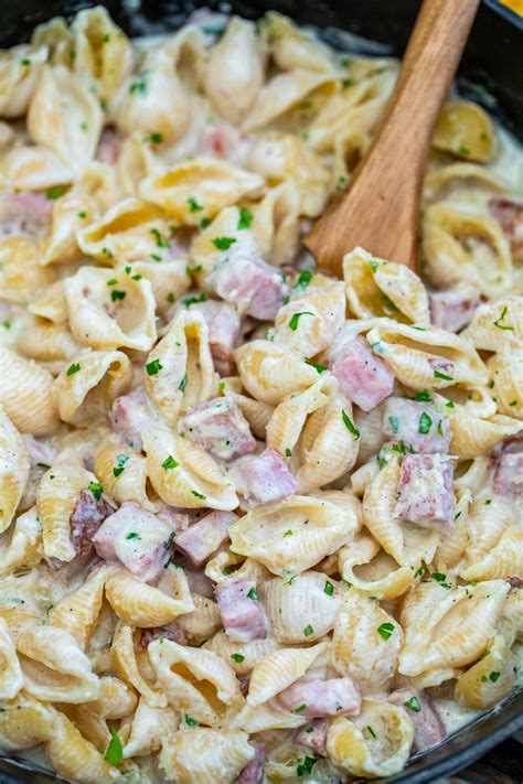 A salad of romaine, ham and tomatoes is combined with walnut pesto covered pasta. Ham And Pasta Ideas - Creamy Bow Tie Pasta Salad Spend With Pennies - This hearty yet healthy ...