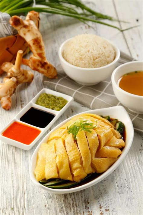 The hainanese prefer using older, plumper birds to maximise the amount of oil extracted, thus creating a more flavourful dish. Hainanese Chicken Rice | Easy Chinese Recipes