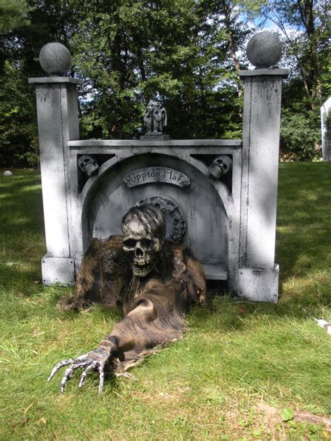 Maybe you would like to learn more about one of these? 25 Cool And Scary Halloween Decorations | HomeMydesign