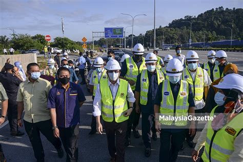 Lebuhraya lingkaran tengah 2 kuala lumpur , laluan persekutuan adalah sebuah lebuhraya lingkaran yang dibina oleh jabatan kerja raya bagi for faster navigation, this iframe is preloading the wikiwand page for jalan lingkaran tengah 2 kuala lumpur. Fadillah Yusof Rasmi Projek Menaiktaraf Jalan MRR2