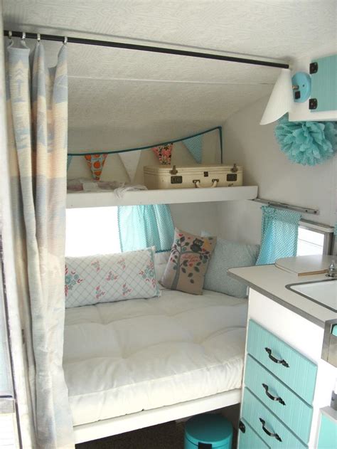 Using twin sheets on an rv bunk bed is possible! How Fun and Exciting RV Bunk Beds in Small Bedroom | atzine.com