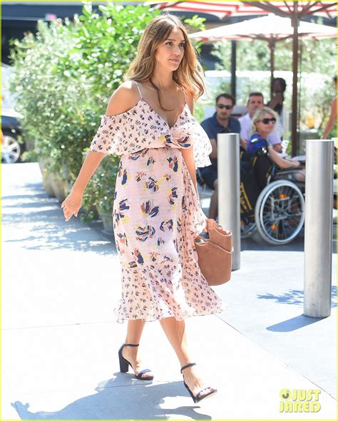 Jessica Alba Shows Off Her Growing Baby Bump In Nyc Photo 3937560