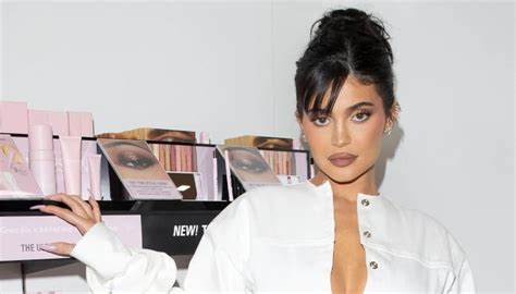Kylie Jenners ‘bored Attitude Towards Exciting Fan Welcomes Criticism